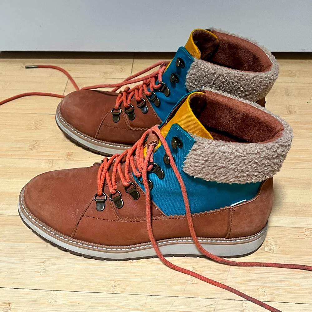 Toms light brown boots